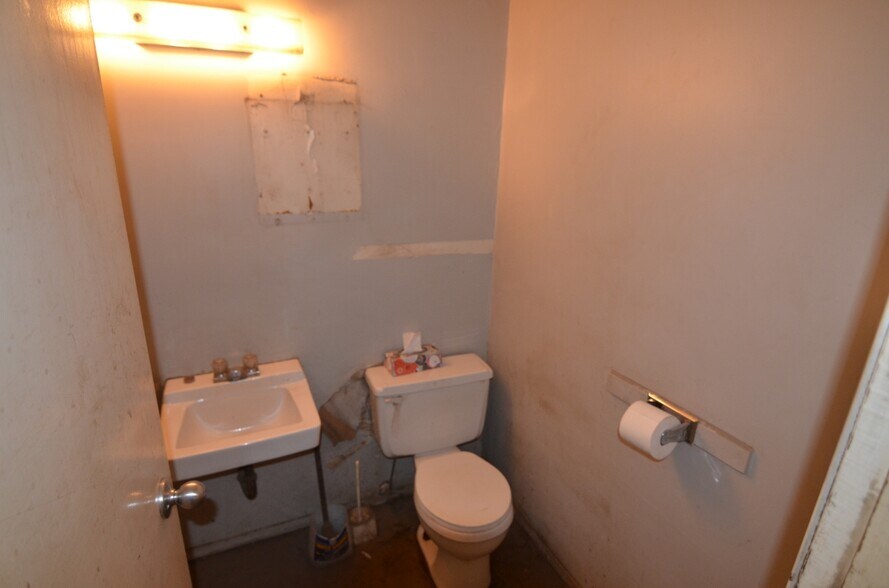 More Photos Of 5018 52 Ave, Tofield Warehouse For Sale