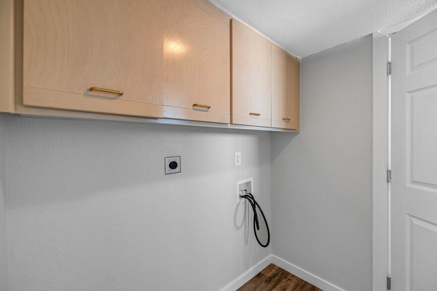 More Photos Of 1927 E Crocus Dr, Phoenix Specialty For Sale