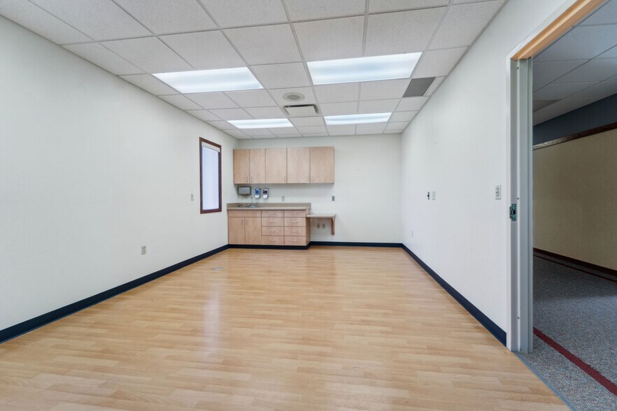 More Photos Of 790 Eastgate Dr, Ripon Medical For Sale