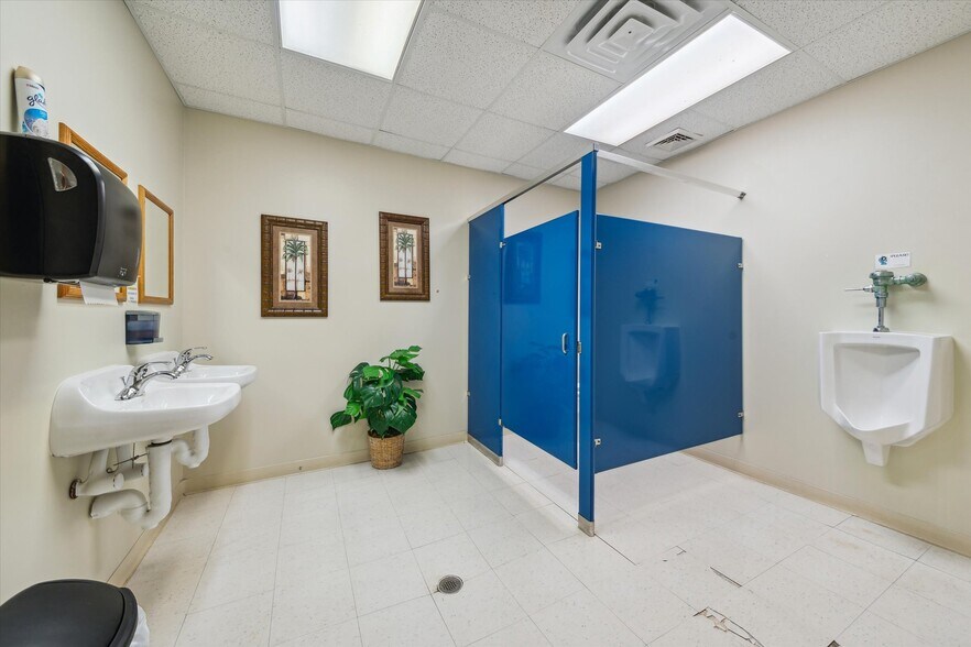 More Photos Of 3940 Pennsylvania 257, Seneca General Retail For Sale