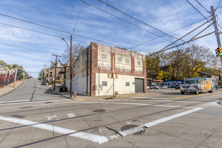 More Photos Of 401 E Warrington Ave, Pittsburgh Manufacturing For Lease