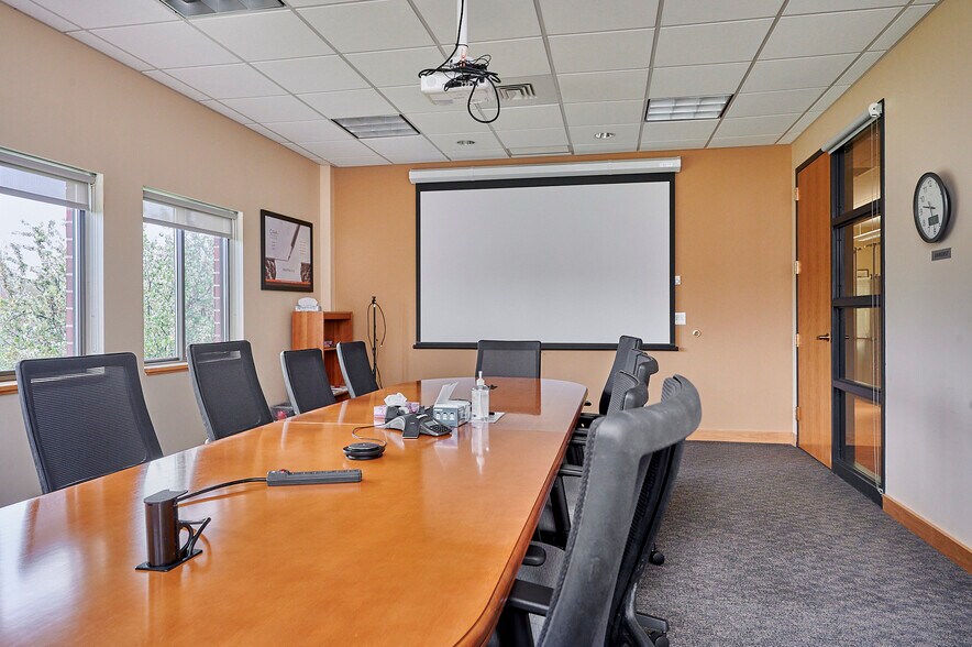 More Photos Of 100 University Dr, Amherst Medical For Lease