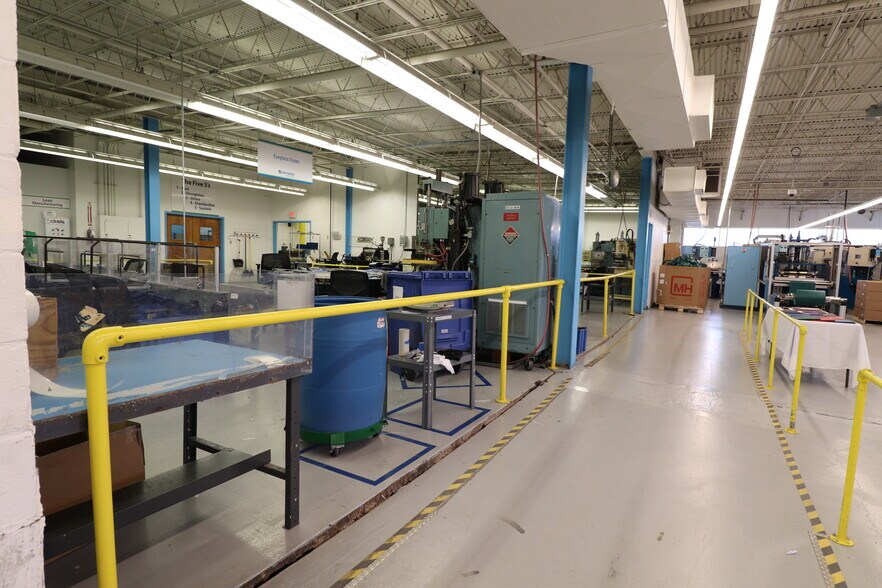 More Photos Of 3940-4306 Capitol Ave, Dallas Light Manufacturing For Sale