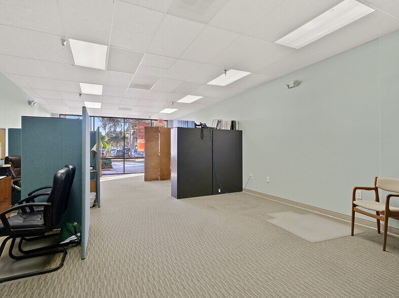 More Photos Of 1168-1258 Jacaranda Blvd, Venice Storefront For Lease