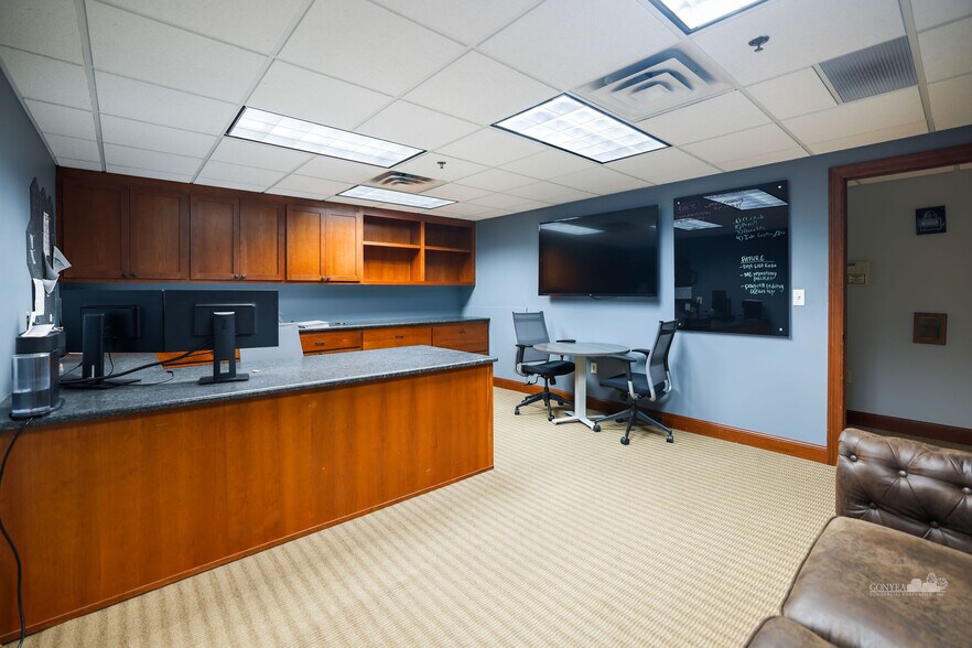 More Photos Of 2200 W Highway 13 W, Burnsville Warehouse For Lease