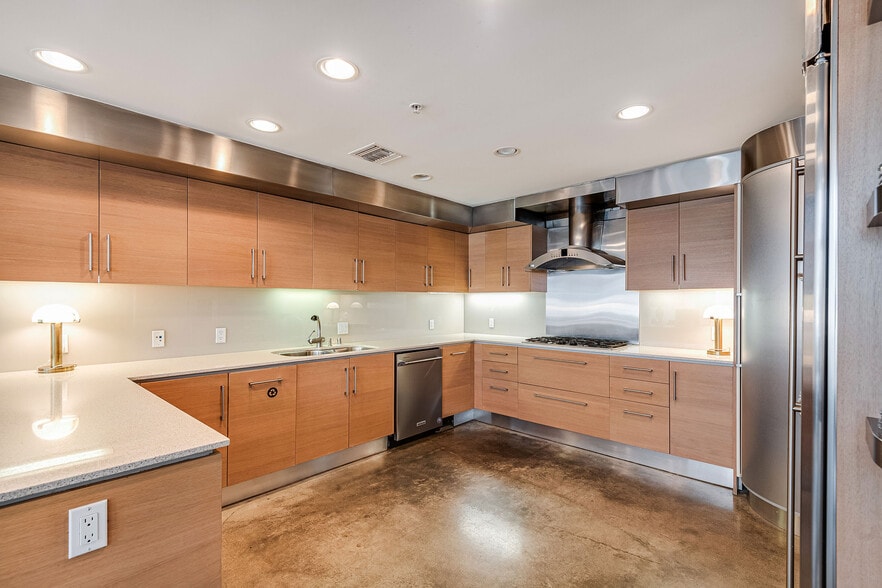 More Photos Of 2100 Abbot Kinney Blvd, Venice Office For Lease