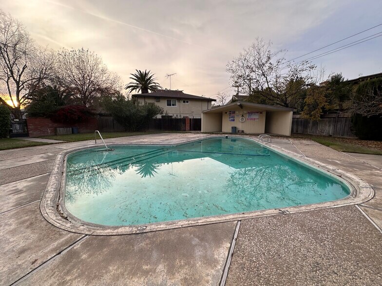 More Photos Of 834 Cathedral ct, Sacramento Land For Sale