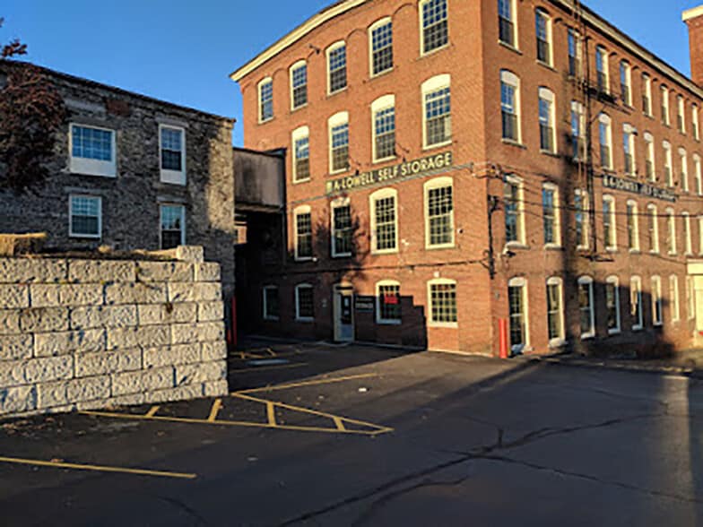 More Photos Of 100 Pleasant St, Dracut Self Storage For Lease
