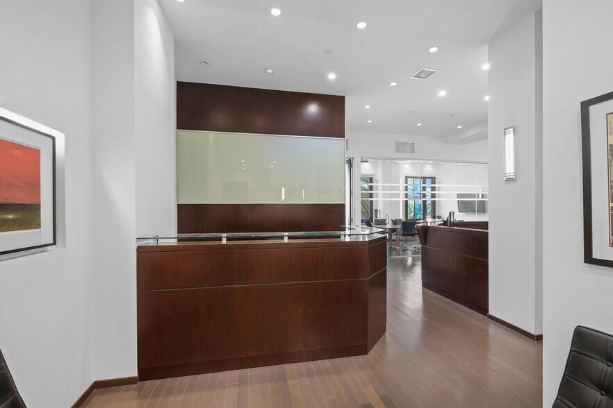 More Photos Of 1645 Vine St, Hollywood Loft Creative Space For Lease