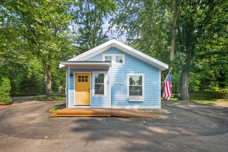 More Photos Of 5358 Paw Paw Lake Rd, Coloma Apartments For Sale