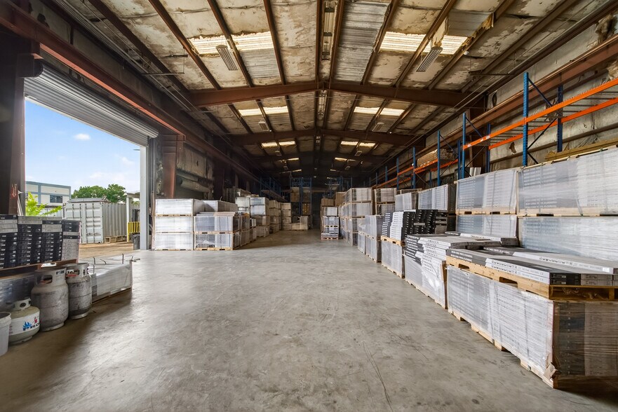 More Photos Of 1320 Almeda Genoa Rd, Houston Manufacturing For Lease