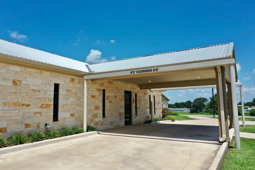 More Photos Of 4150 Highway 36 S, Brenham Shelter For Sale