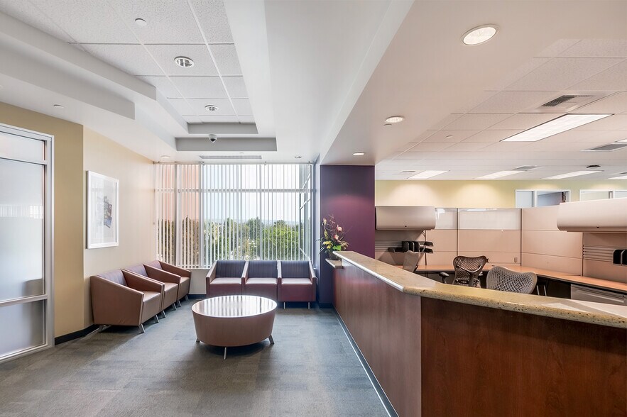 More Photos Of 1325 Spruce St, Riverside Office For Sale