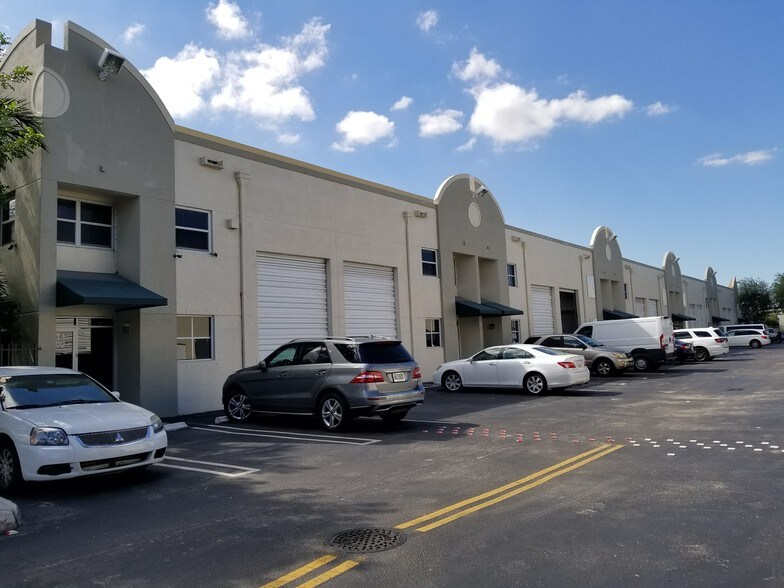 More Photos Of 5900 NW 99th Ave, Miami Light Distribution For Lease