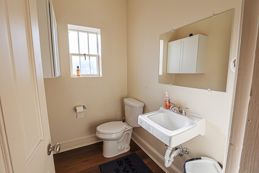 More Photos Of 630 Jefferson St, Paducah Office For Sale