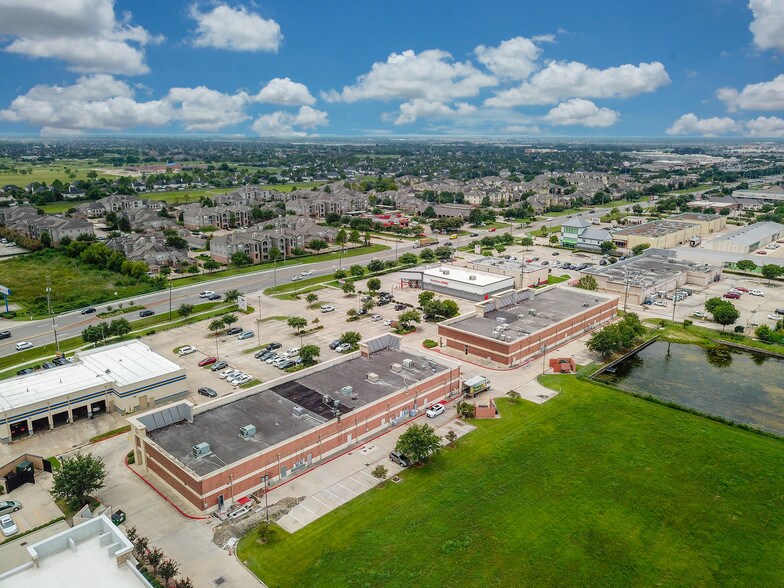 More Photos Of 9603 Broadway Blvd, Pearland Storefront For Lease