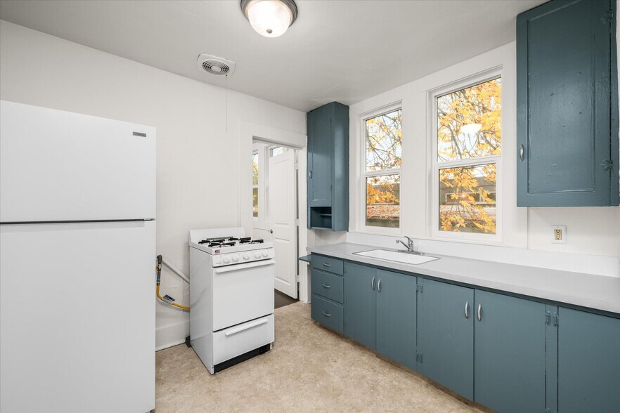 More Photos Of 527 Monroe St, Eugene Apartments For Sale