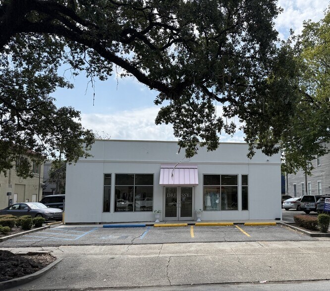 Primary Photo Of 1900 St Charles Ave, New Orleans Freestanding For Lease