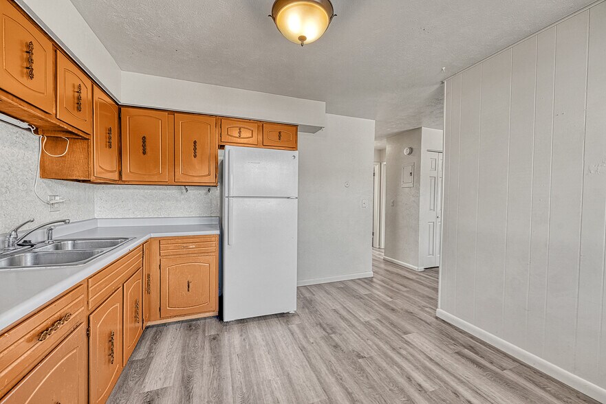 More Photos Of 490 E Elm St, Elizabeth Apartments For Sale