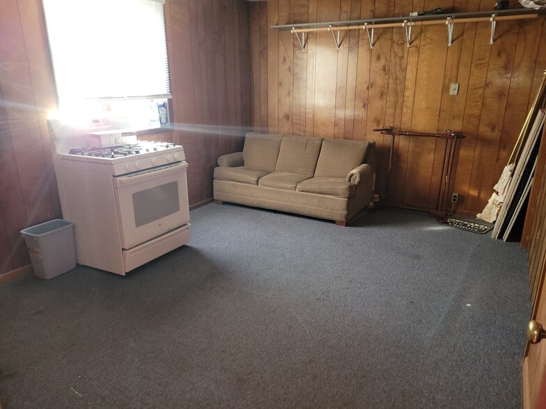 More Photos Of 755 E Hamilton Ave, Franklin Office For Sale