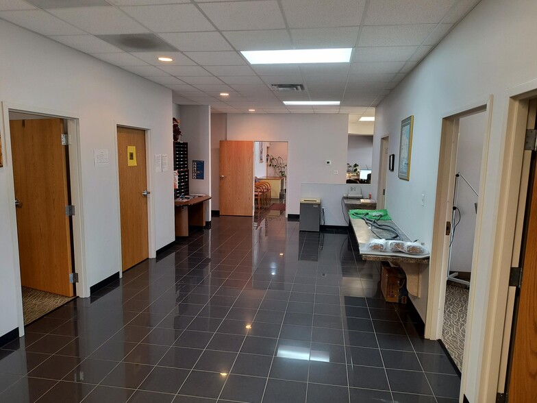 More Photos Of 9801-9805 Prairie Ave, Highland Medical For Lease