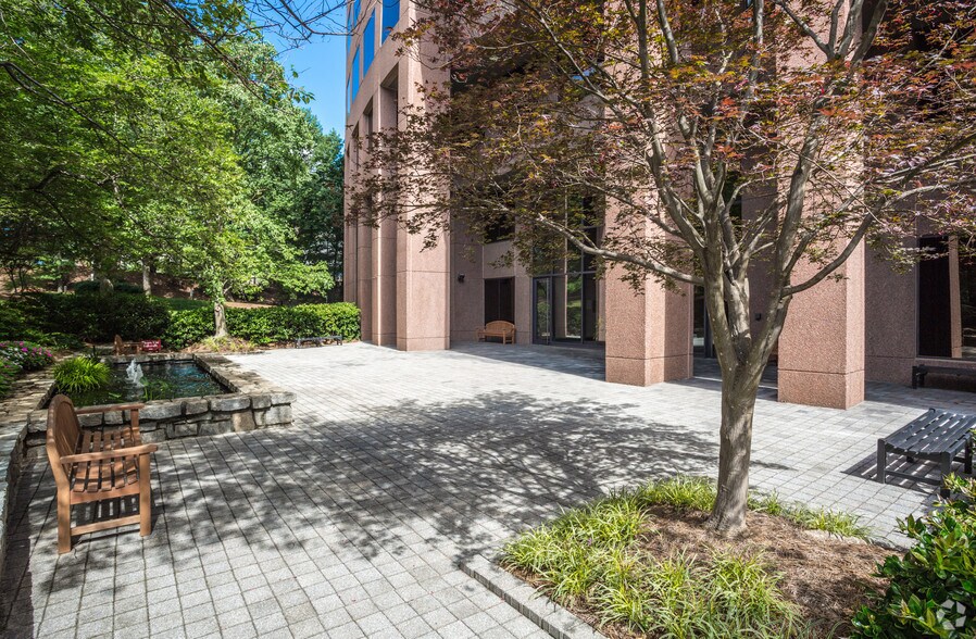 More Photos Of 2727 Paces Ferry Rd SE, Atlanta Office For Lease