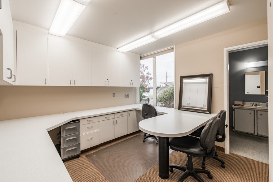 More Photos Of 106 E 2nd St, Molalla Medical For Sale