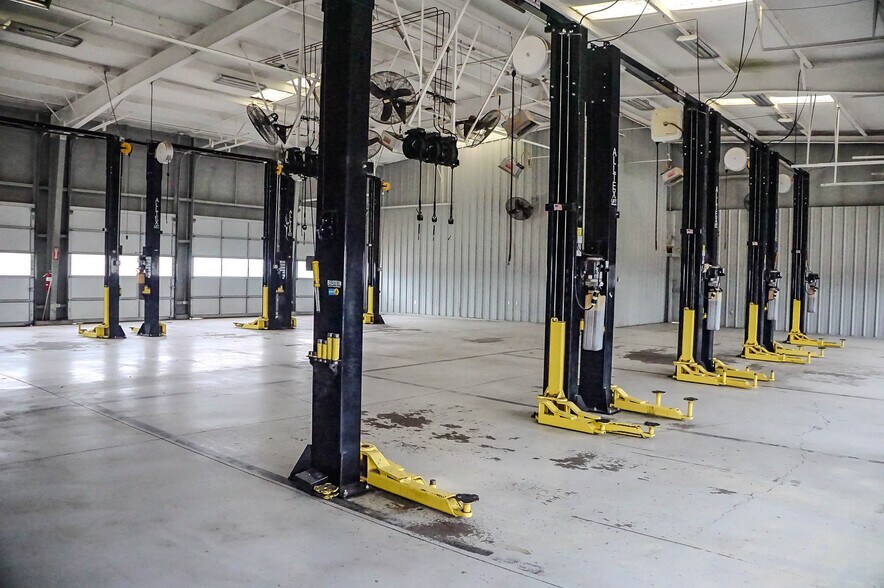 More Photos Of 3015 Fort Worth Hwy, Hudson Oaks Auto Dealership For Lease