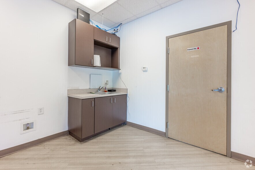 More Photos Of 6500 McDonough Dr, Norcross Showroom For Lease