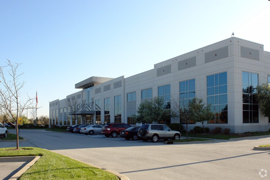 More Photos Of 5100 Commerce Crossings Dr, Louisville Office For Lease