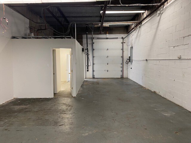 More Photos Of 104 Allen Blvd, Farmingdale Warehouse For Lease