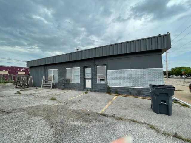 More Photos Of 1301 NW Cache Rd, Lawton Industrial For Lease