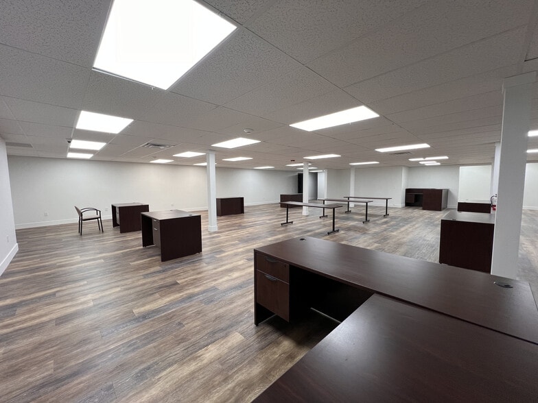 More Photos Of 494 Belmont Ave, Springfield Funeral Home For Lease