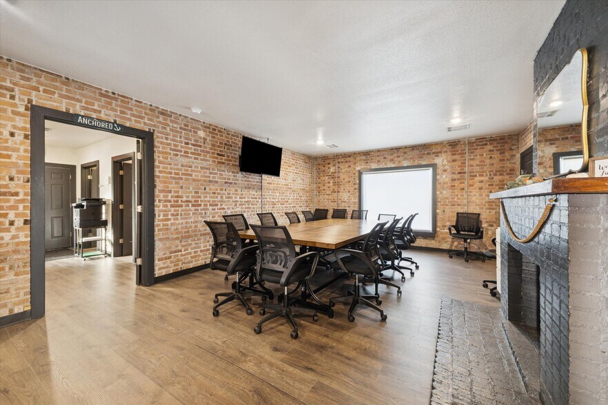 More Photos Of 902 S Broadway St, La Porte Office For Sale