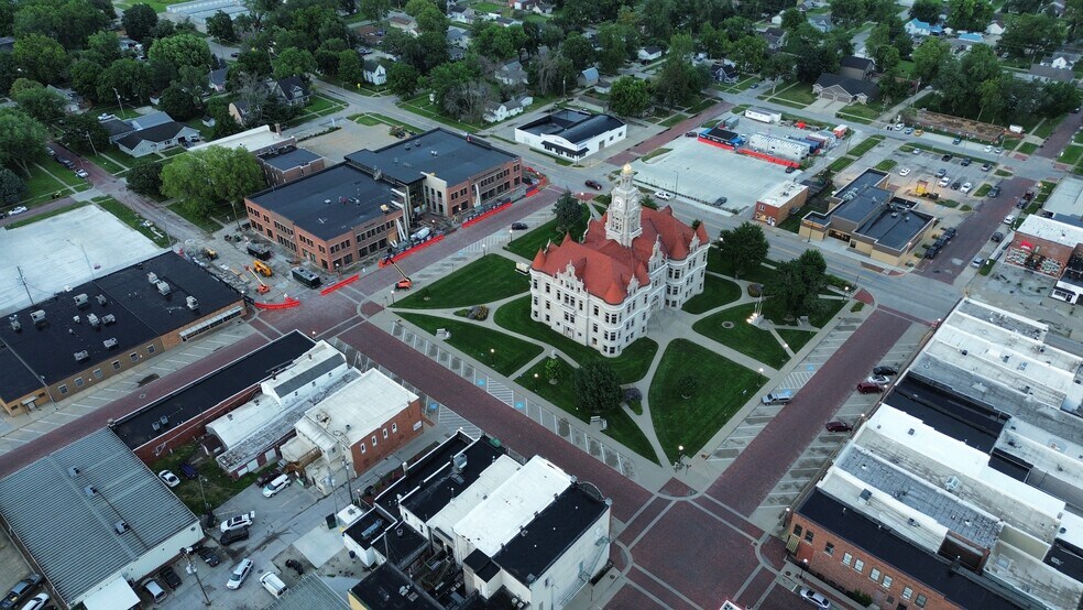 More Photos Of 202 Nile Kinnick Dr N, Adel Freestanding For Sale