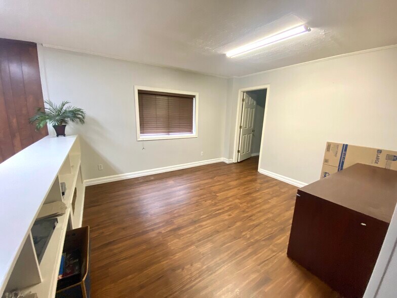 More Photos Of 78 Ash St, Calvert City Office For Sale