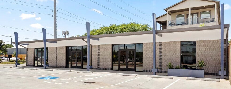 More Photos Of 1303 N Durham Dr, Houston Freestanding For Lease