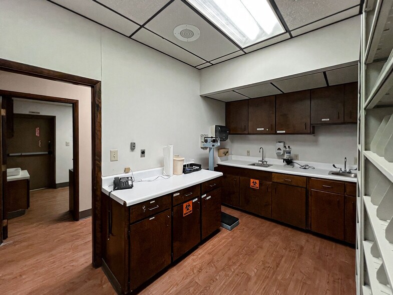 More Photos Of 119 W Lowman St, Mullins Medical For Sale