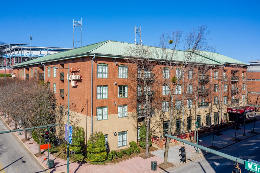 Primary Photo Of 215 Chestnut St, Chattanooga Hotel For Sale