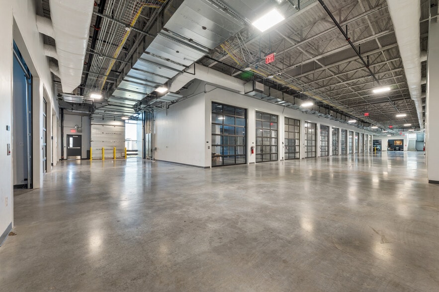 More Photos Of 4229 FM 620, Austin Showroom For Sale