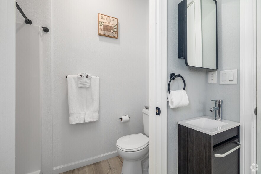 More Photos Of 1864 Cordova St, Los Angeles Apartments For Sale
