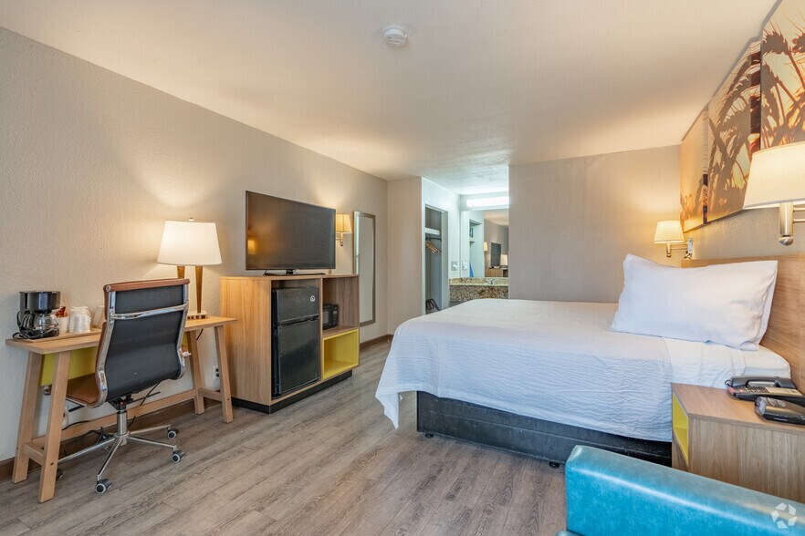 More Photos Of 2701 Highway 82 E, Greenville Hotel For Sale