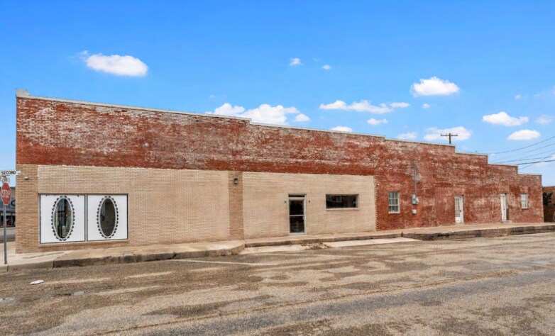 More Photos Of 201-213 S Main St, McGregor Storefront Retail Office For Lease