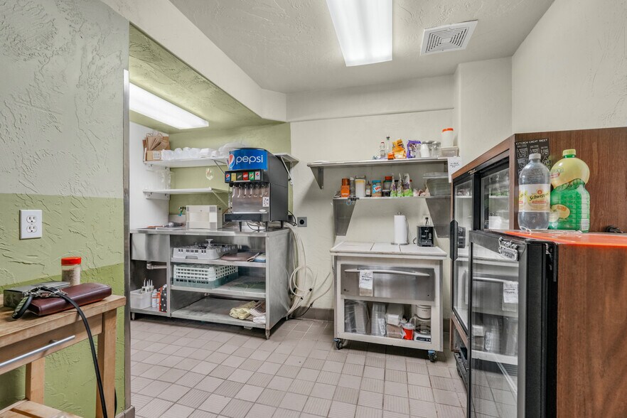 More Photos Of 233 SE 4th St, Pendleton Restaurant For Sale