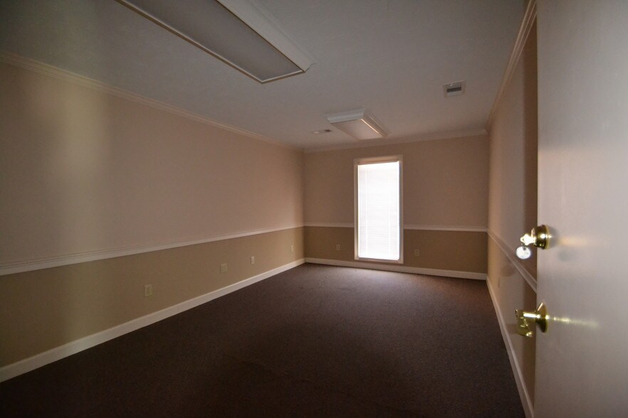 More Photos Of 6531 Effingham Way, Columbus Office For Lease