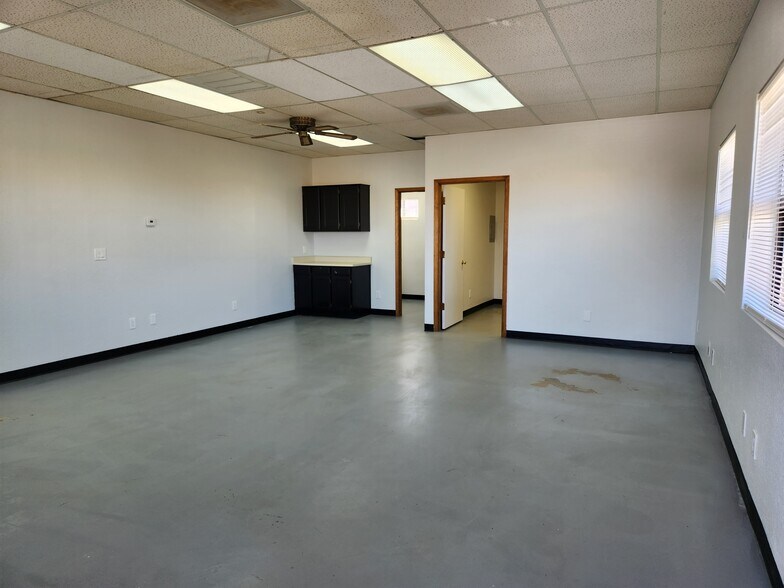 More Photos Of 16913 E Enterprise Dr, Fountain Hills Storefront Retail Office For Lease