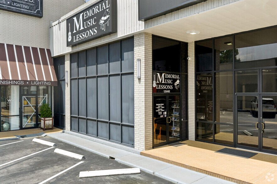 More Photos Of 12649 Memorial Dr, Houston Storefront Retail Office For Lease