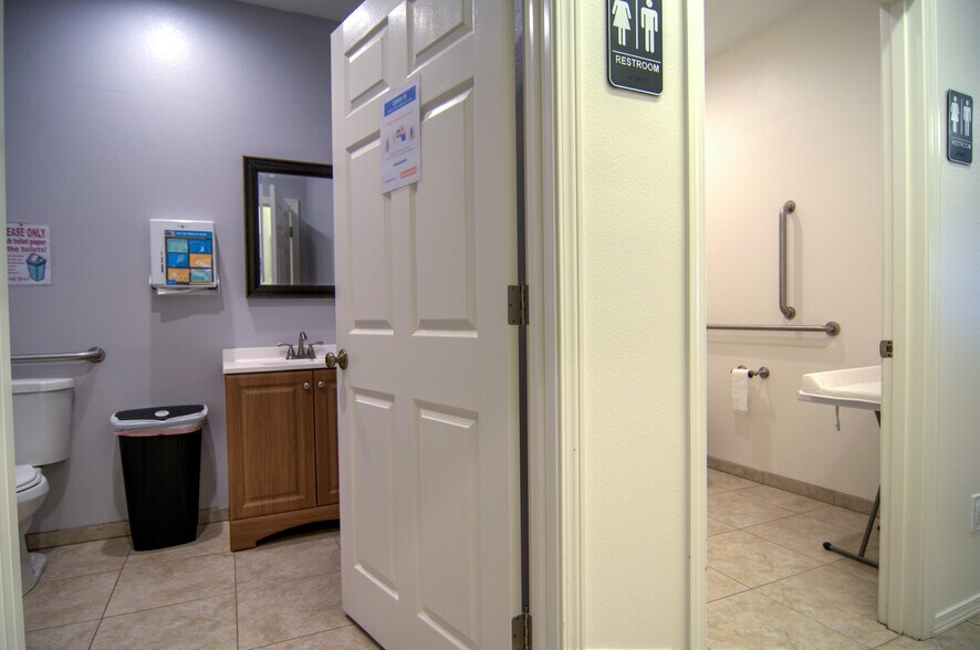 More Photos Of 1900 Belmont Loop, Woodland Storefront Retail Office For Lease