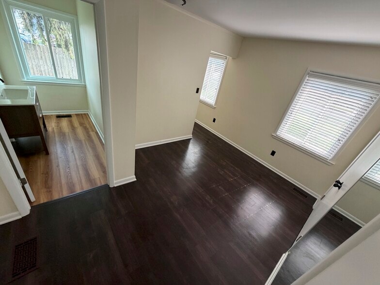 More Photos Of 45280 Cass Ave, Utica Loft Creative Space For Lease