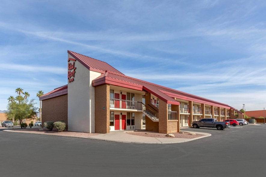 Primary Photo Of 3704 E Irvington Rd, Tucson Hotel For Sale